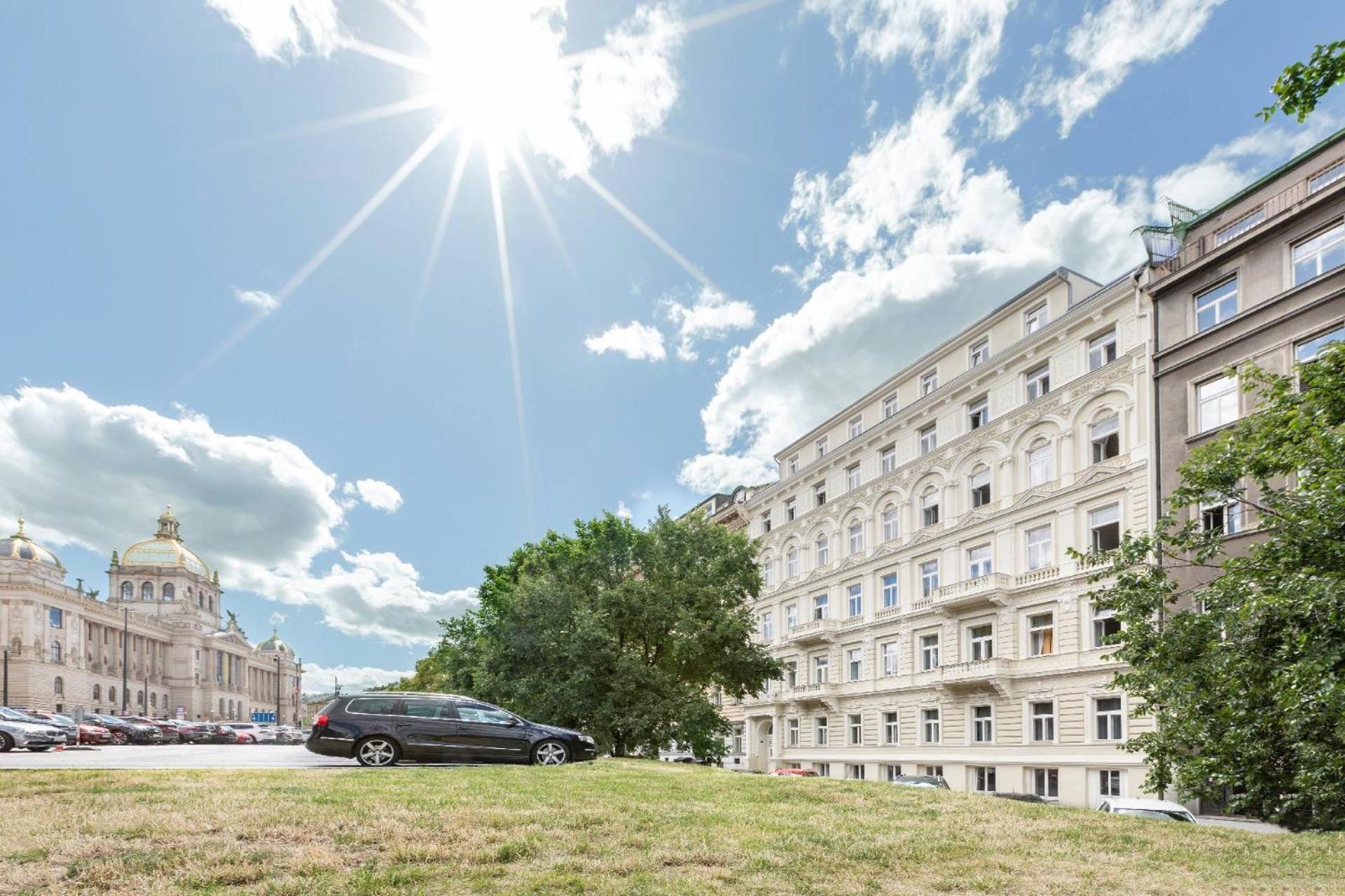New 50m Charles Square * Praga